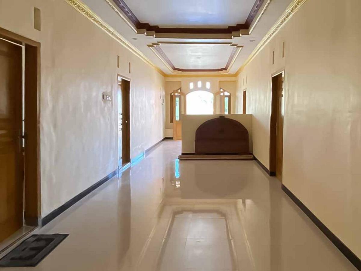 Palace Syariah Homestay Redpartner Banyuwangi  Esterno foto